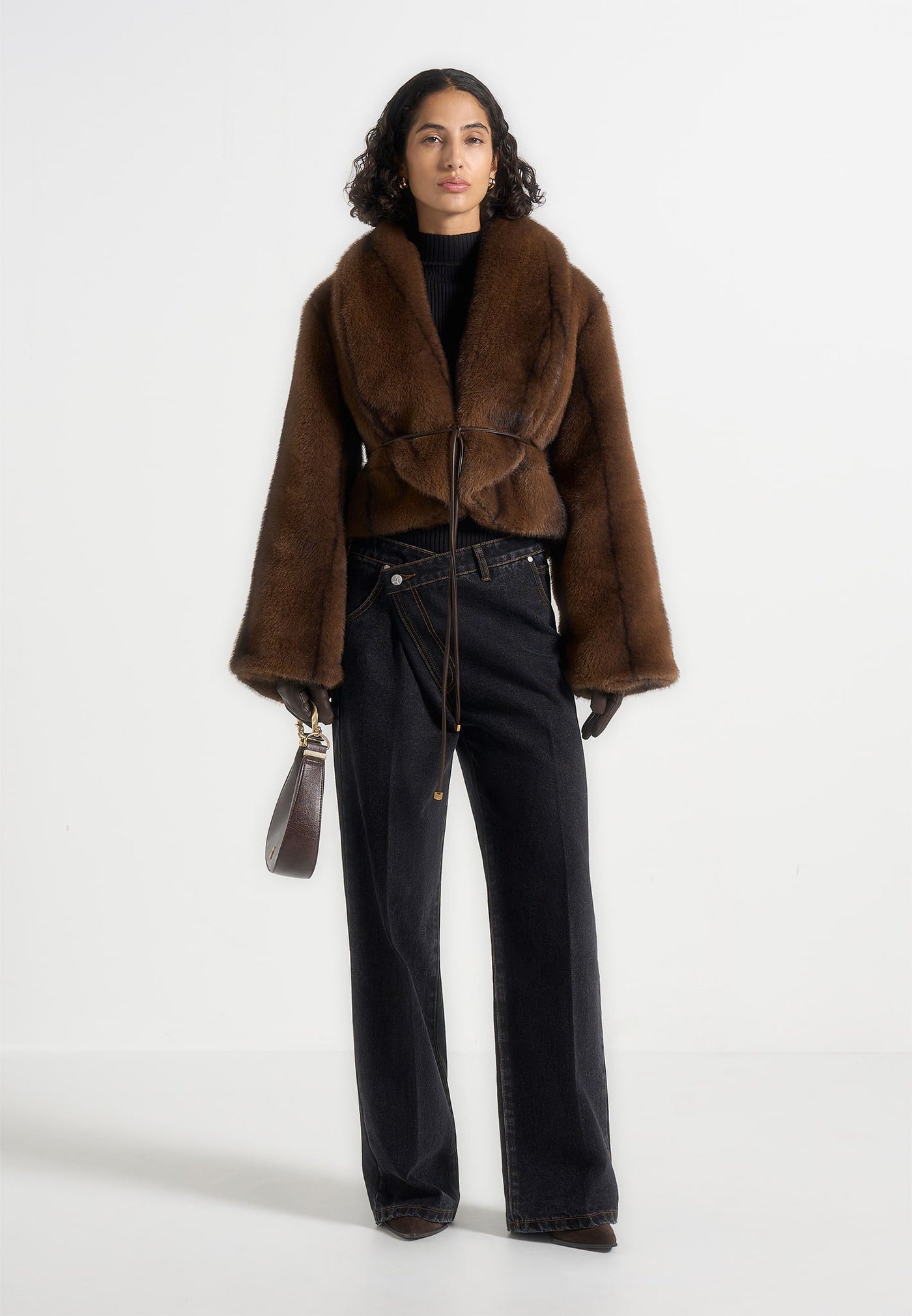 Nola - Veste châle en fourrure avec ceinture en cuir - Marron