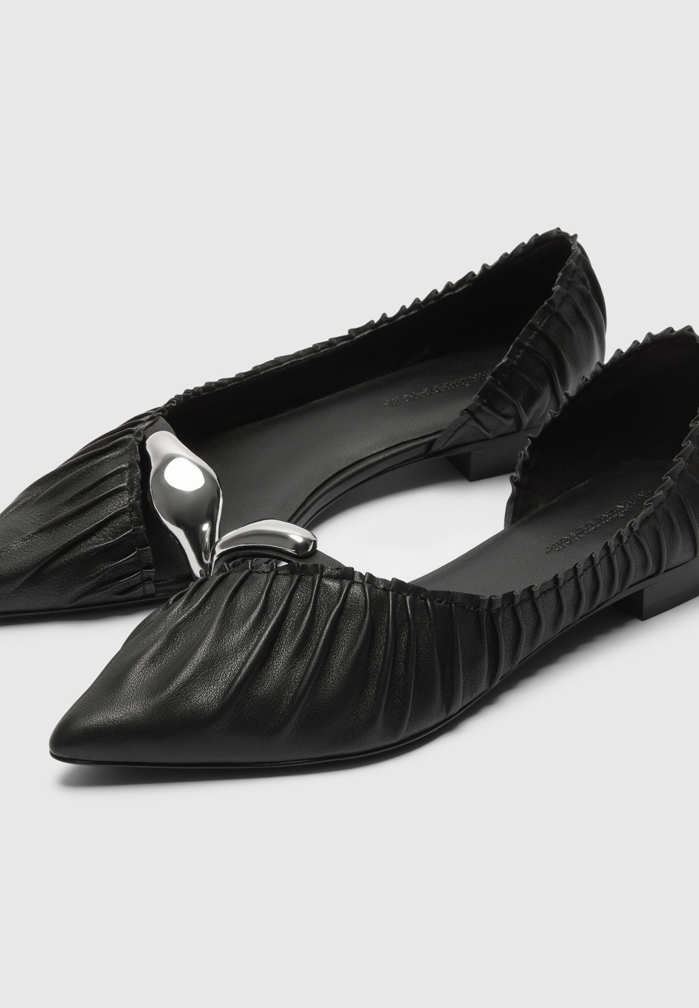 Céleste - Ballerines en cuir avec détails métalliques - Noir